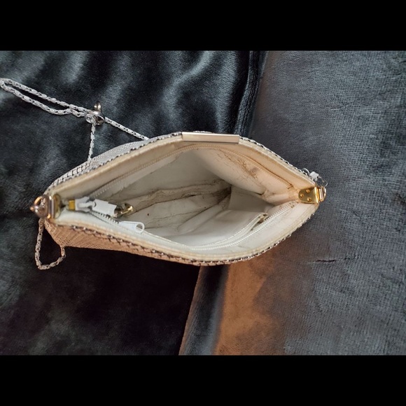 Woman’s purse - Picture 2 of 2